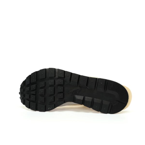 Nike Sacai x VaporWaffle 3.0 Khaki/Black - Image 2