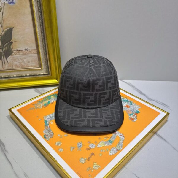 casquette Fendi