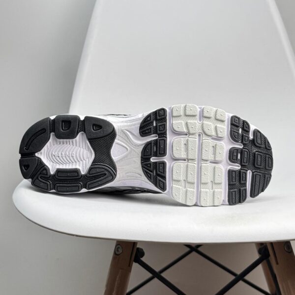 Nike Air Max Moto 2K - Image 5