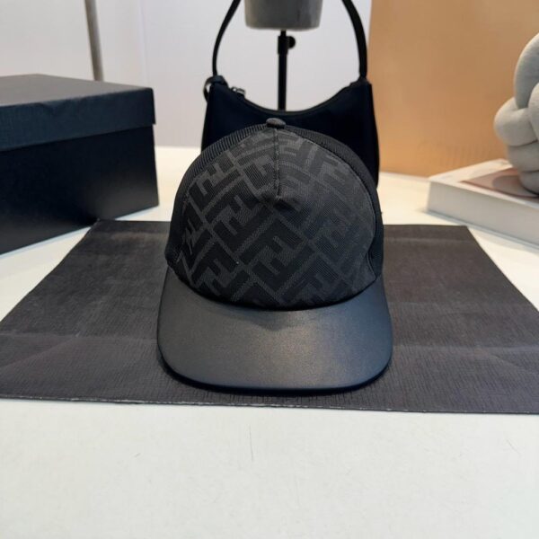 casquette Fendi