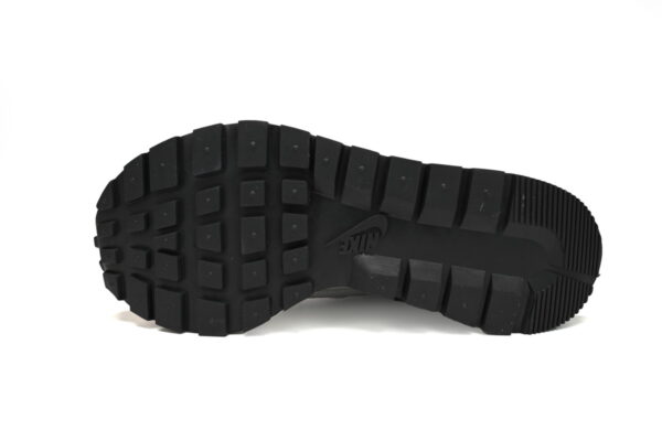 Nike Sacai x VaporWaffle 3.0 Pale - Image 4