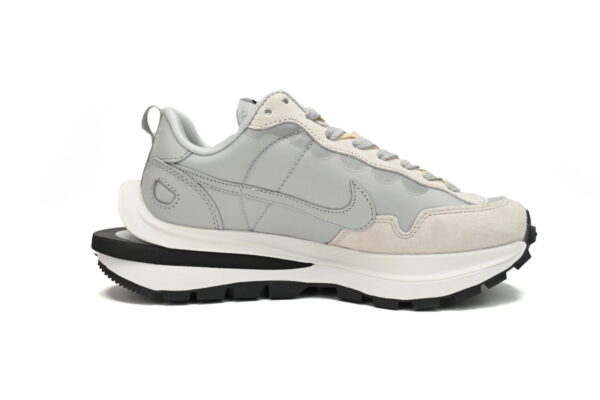 Nike Sacai x VaporWaffle 3.0 Pale - Image 2