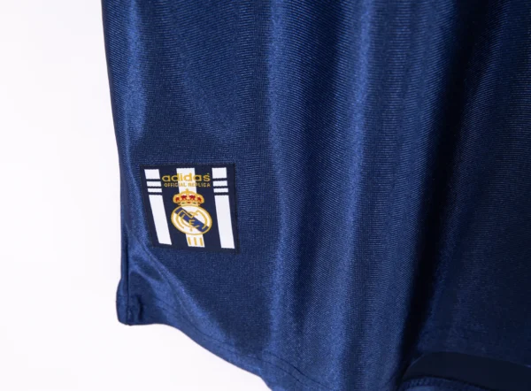 maillot de foot rétro real madrid 1998 - Image 4