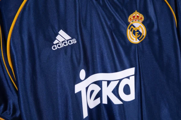 maillot de foot rétro real madrid 1998 - Image 3