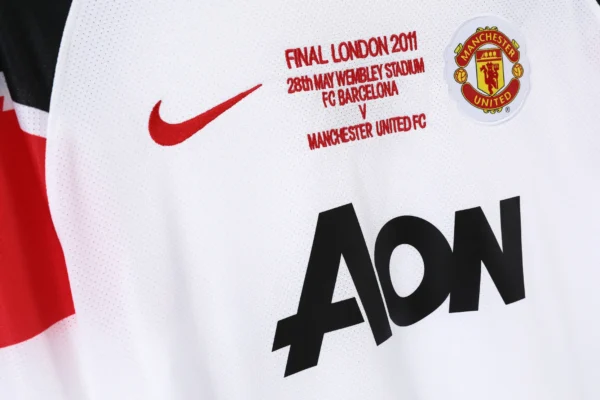 maillot de foot rétro Manchester united 2010/2011 - Image 3