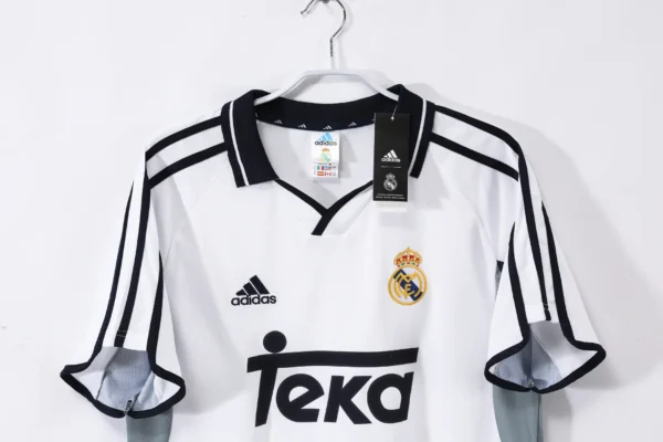 maillot de foot rétro real madrid 2000/2001 - Image 3
